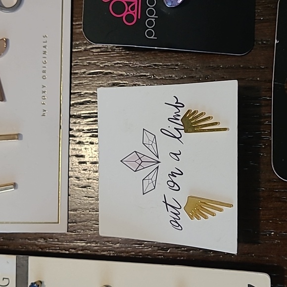 Earring Bundle New with tags Lot of earrings silver tone and gold tone collectio - Picture 4 of 7